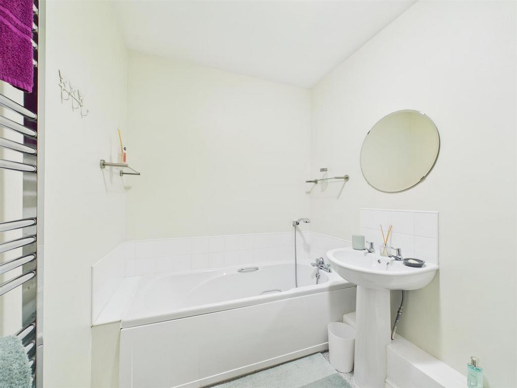 Bathroom 1.jpg