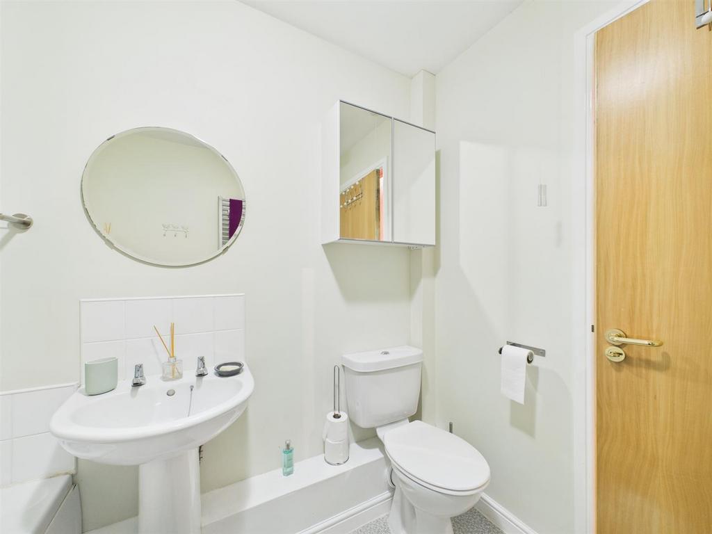 Bathroom 2.jpg