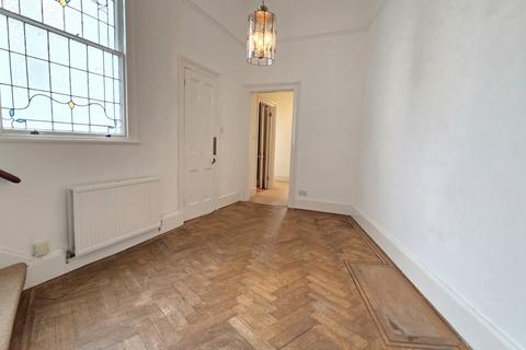 3 bedroom flat to rent, Lewes Crescent, Brighton, BN2