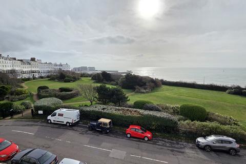 3 bedroom flat to rent, Lewes Crescent, Brighton, BN2