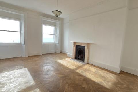 3 bedroom flat to rent, Lewes Crescent, Brighton, BN2