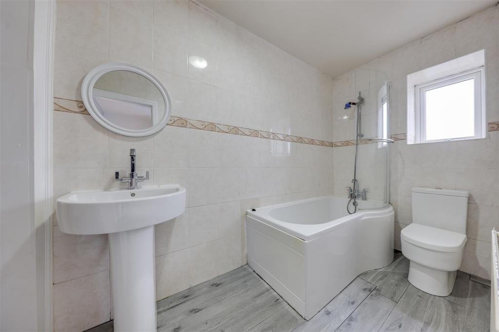 Jack &amp; Jill Bathroom