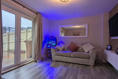 2 bedroom semi-detached house to rent, Northcote Avenue, Oldham, OL1