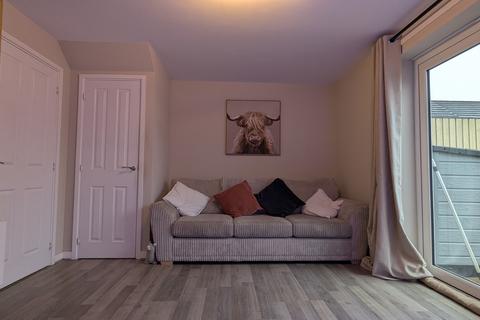 2 bedroom semi-detached house to rent, Northcote Avenue, Oldham, OL1