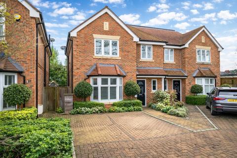 Fox Grove, Walton-on-Thames, KT12
