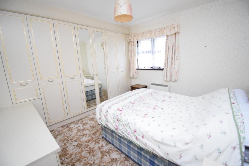 Bedroom 1.JPG