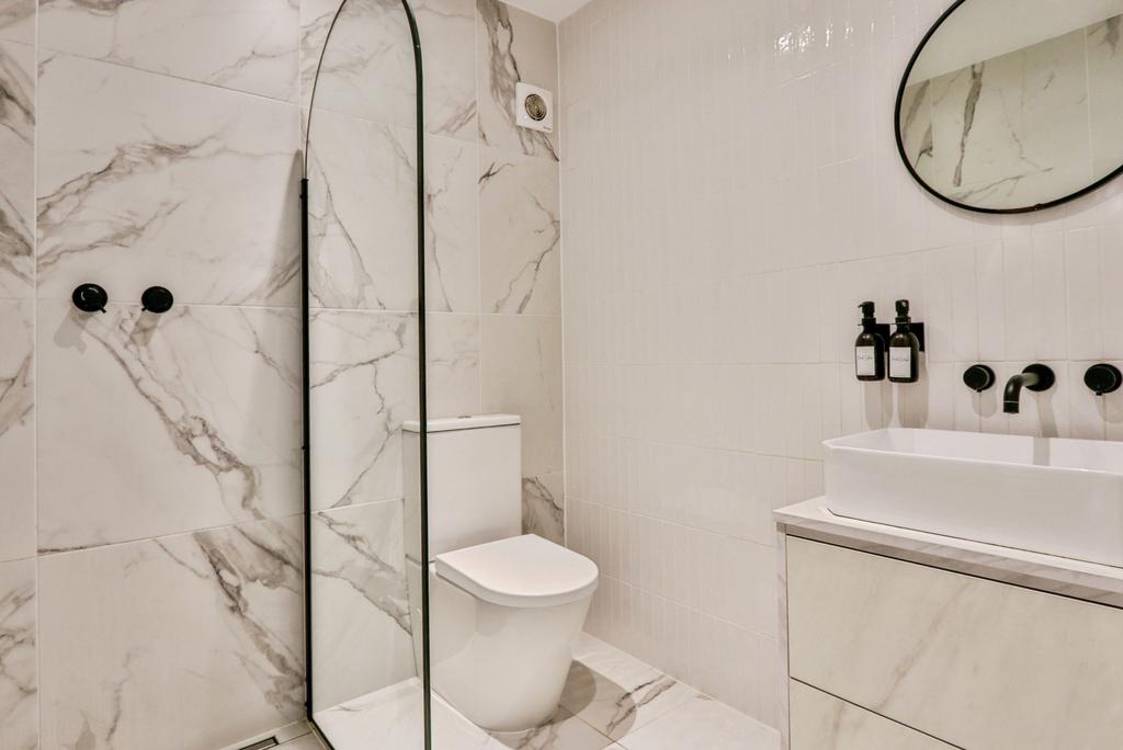 2nd Shower Room