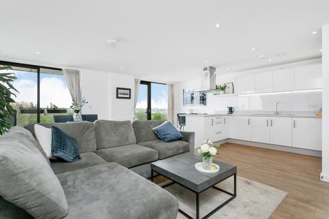 2 bedroom flat for sale, Lapwing Heights, Tottenham Lane N17