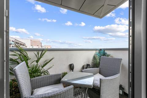 2 bedroom flat for sale, Lapwing Heights, Tottenham Lane N17