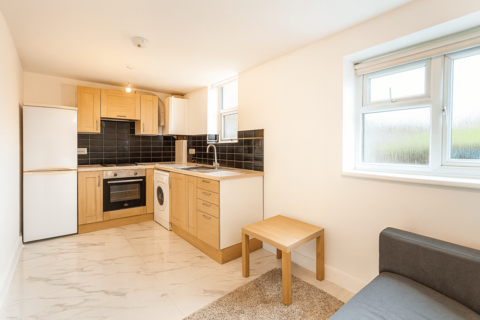 3 bedroom flat to rent, Amersham Road, SE14