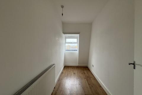 3 bedroom flat to rent, Amersham Road, SE14