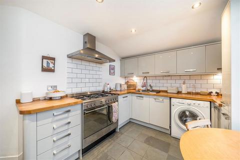 2 bedroom flat for sale, Charlton Road, London SE3