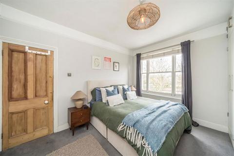 2 bedroom flat for sale, Charlton Road, London SE3