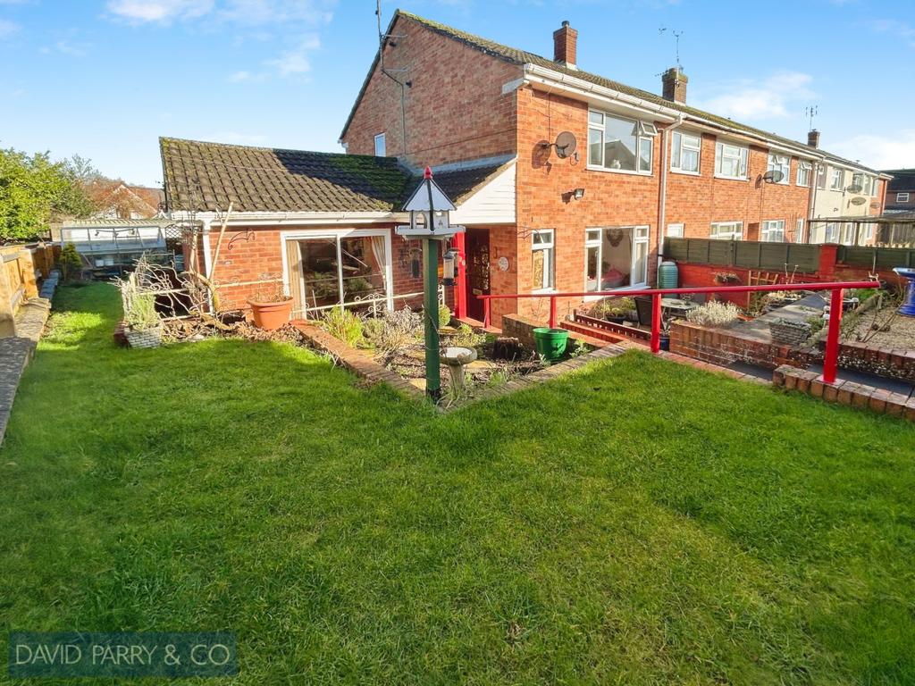 2 Bedroom End of Terrace Property