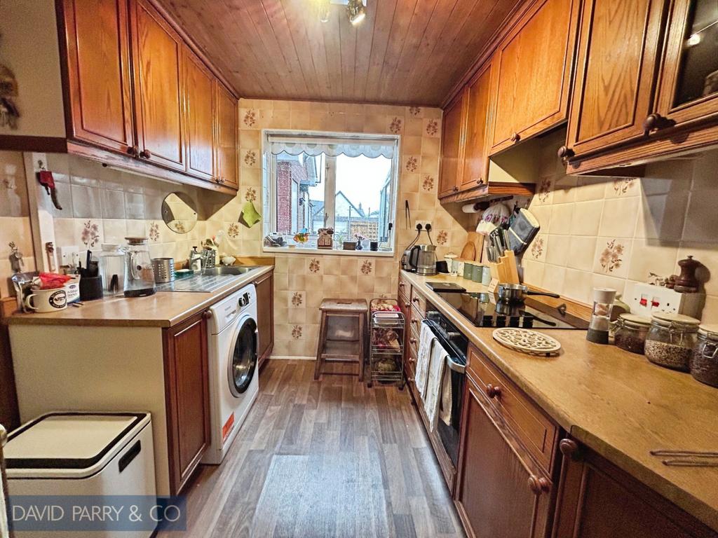 2 Bedroom End of Terrace Property
