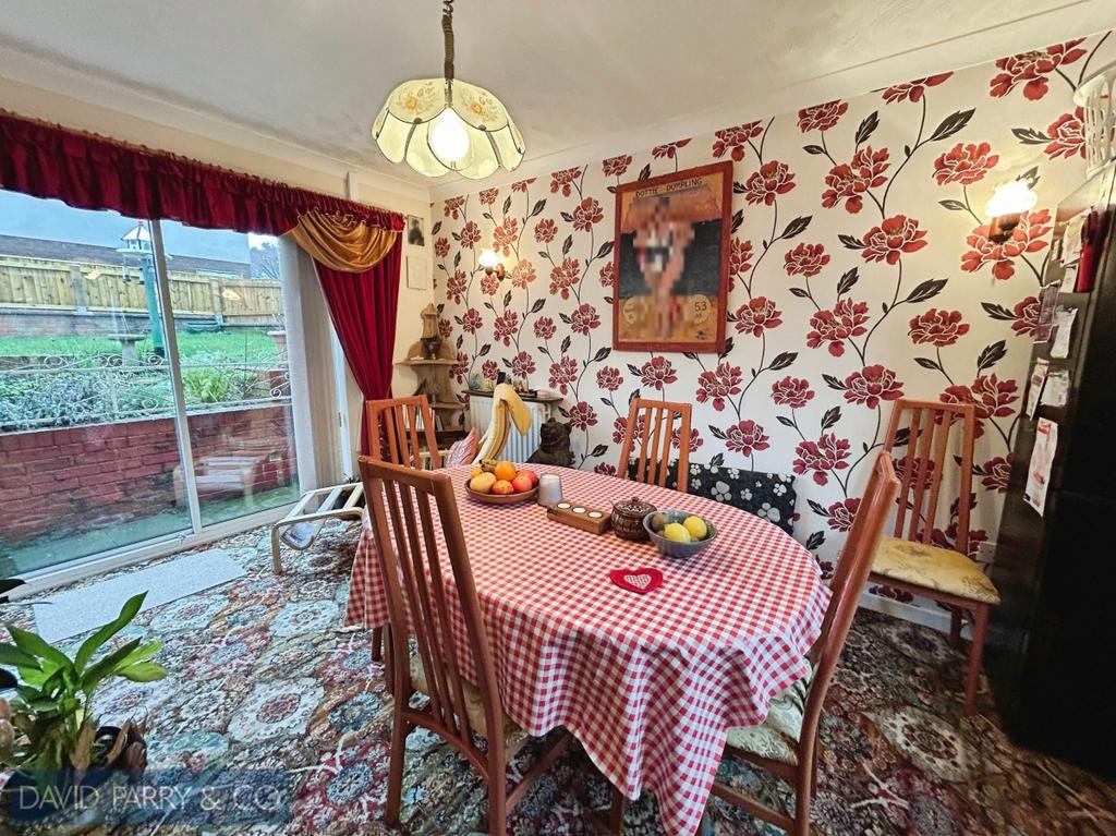 2 Bedroom End of Terrace Property