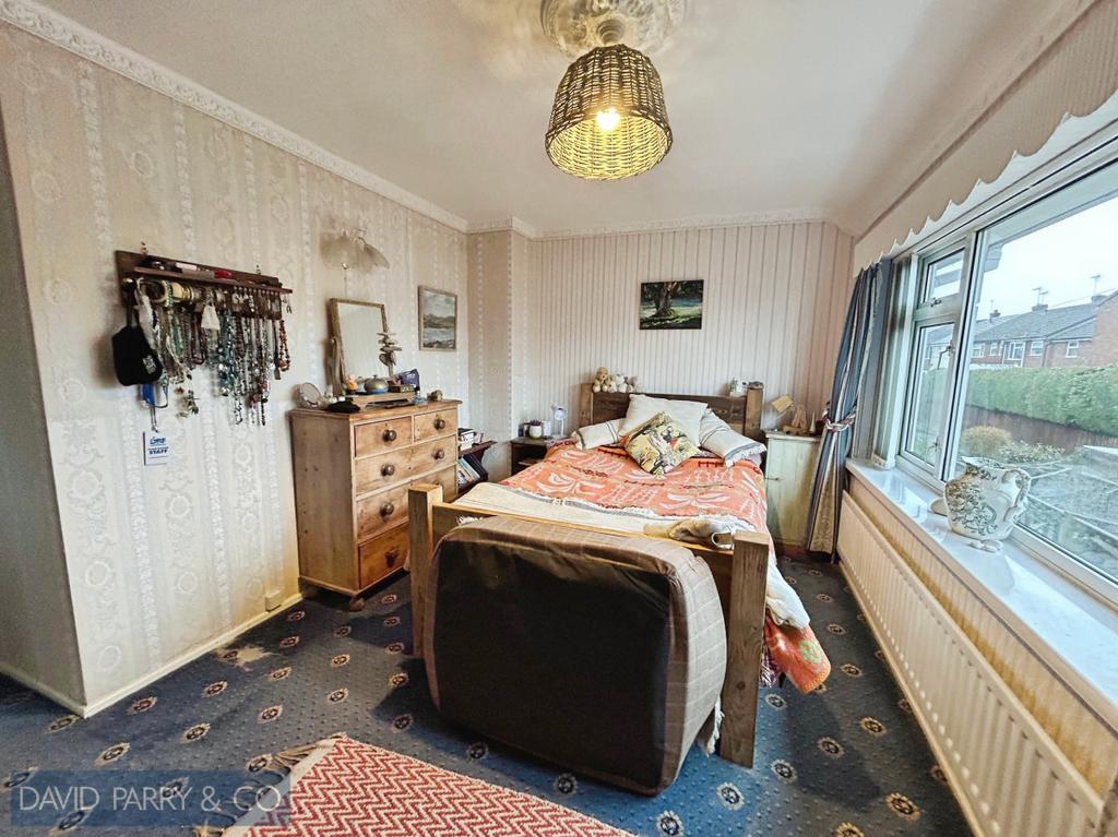 2 Bedroom End of Terrace Property