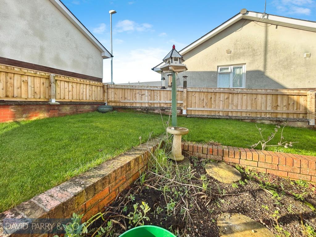 2 Bedroom End of Terrace Property