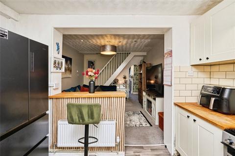 2 bedroom end of terrace house for sale, Kings Road, East Cowes, Isle Of Wight, PO32