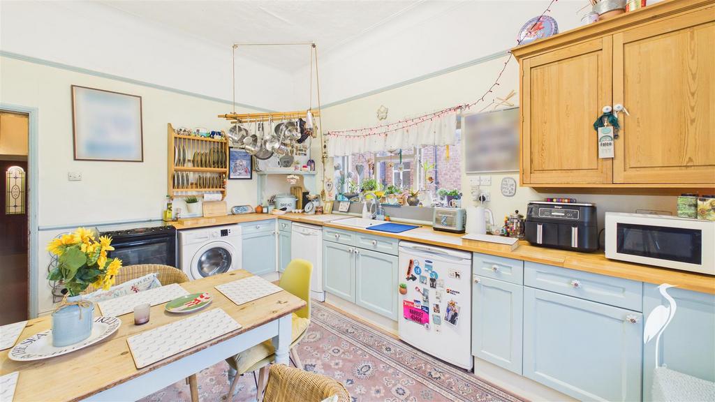 Breakfasting Kitchen