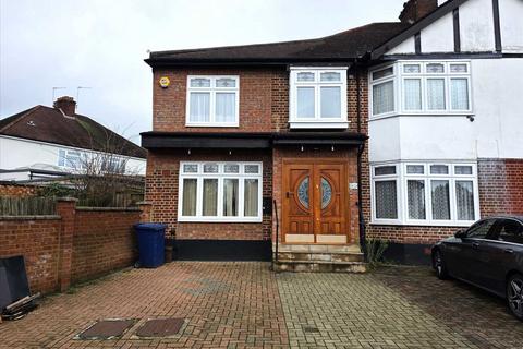 4 bedroom semi-detached house to rent, Alders Road, Edgware