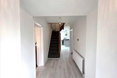 4 bedroom semi-detached house to rent, Alders Road, Edgware
