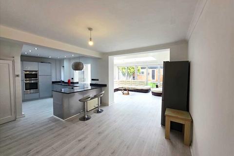 4 bedroom semi-detached house to rent, Alders Road, Edgware