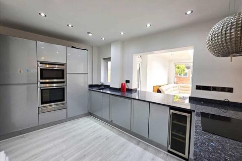 4 bedroom semi-detached house to rent, Alders Road, Edgware