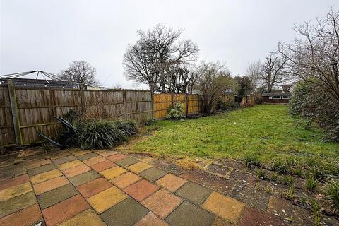 4 bedroom semi-detached house to rent, Crescent Drive, Petts Wood