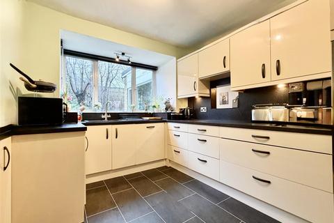 5 bedroom semi-detached house for sale, Gillroyd Lane, Linthwaite HD7