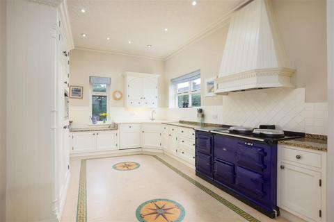5 bedroom detached house for sale, Harlow Oval, Harrogate HG2