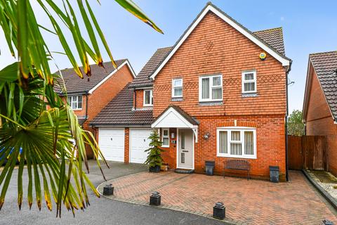 5 bedroom detached house for sale, Kestrel Close, Ashford TN23