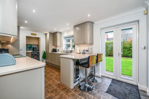 5 bedroom detached house for sale, Kestrel Close, Ashford TN23