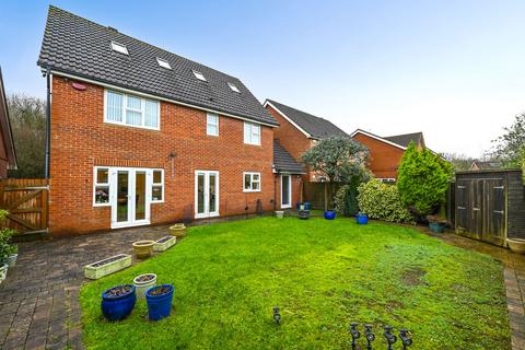 5 bedroom detached house for sale, Kestrel Close, Ashford TN23