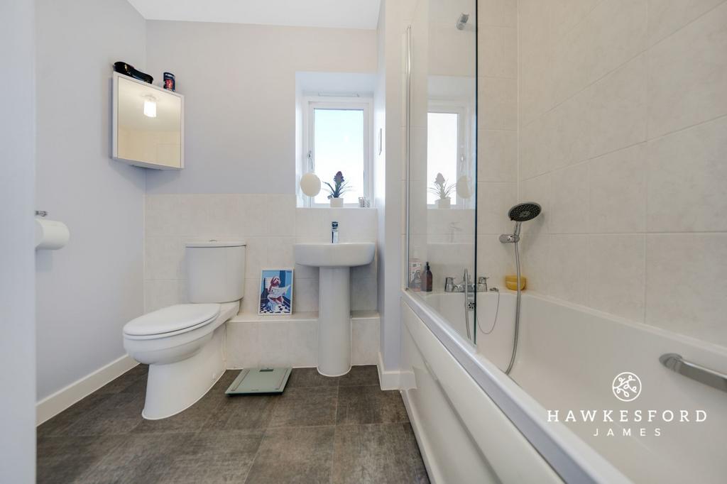 The Street, Iwade - Bathroom