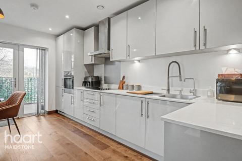 1 bedroom apartment for sale, Guinevere Point, Maidstone