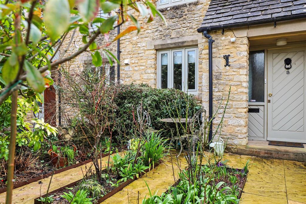 Front - Garden 1.jpg
