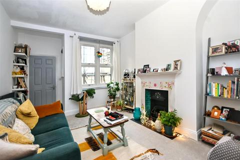 2 bedroom flat for sale, South Street, Eastbourne