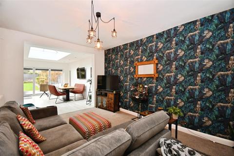 4 bedroom semi-detached house for sale, Beverley Road, Anlaby