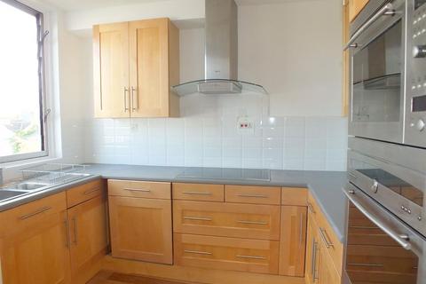 3 bedroom flat to rent, Southampton Road, London