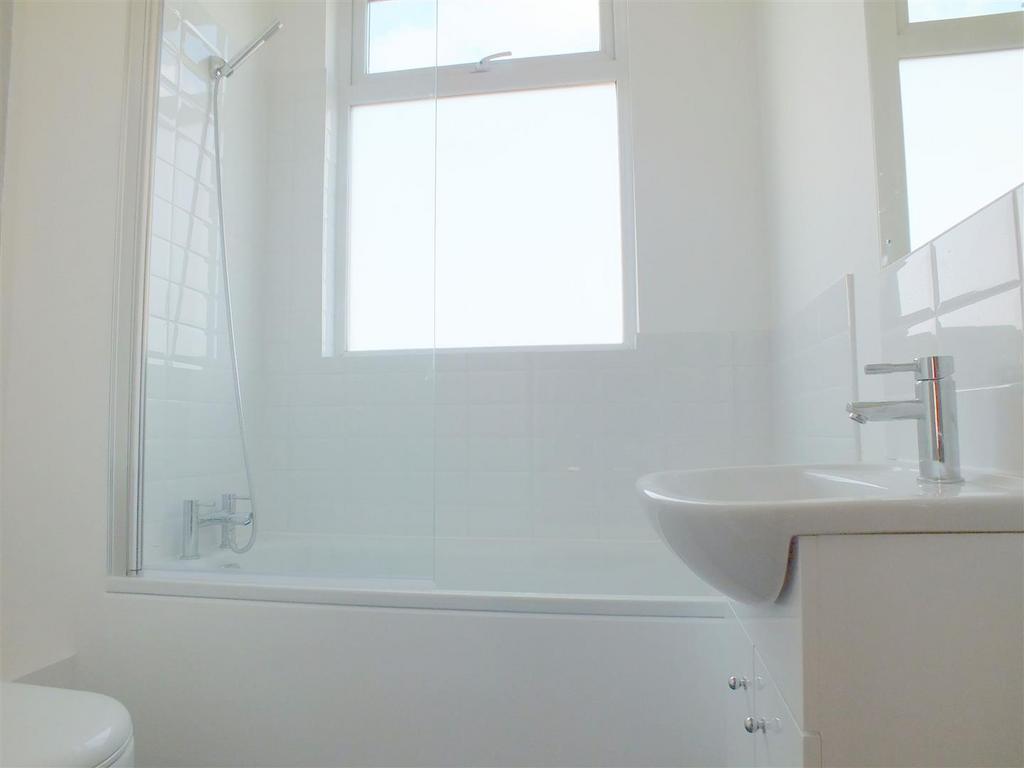 Bathroom 2.jpg
