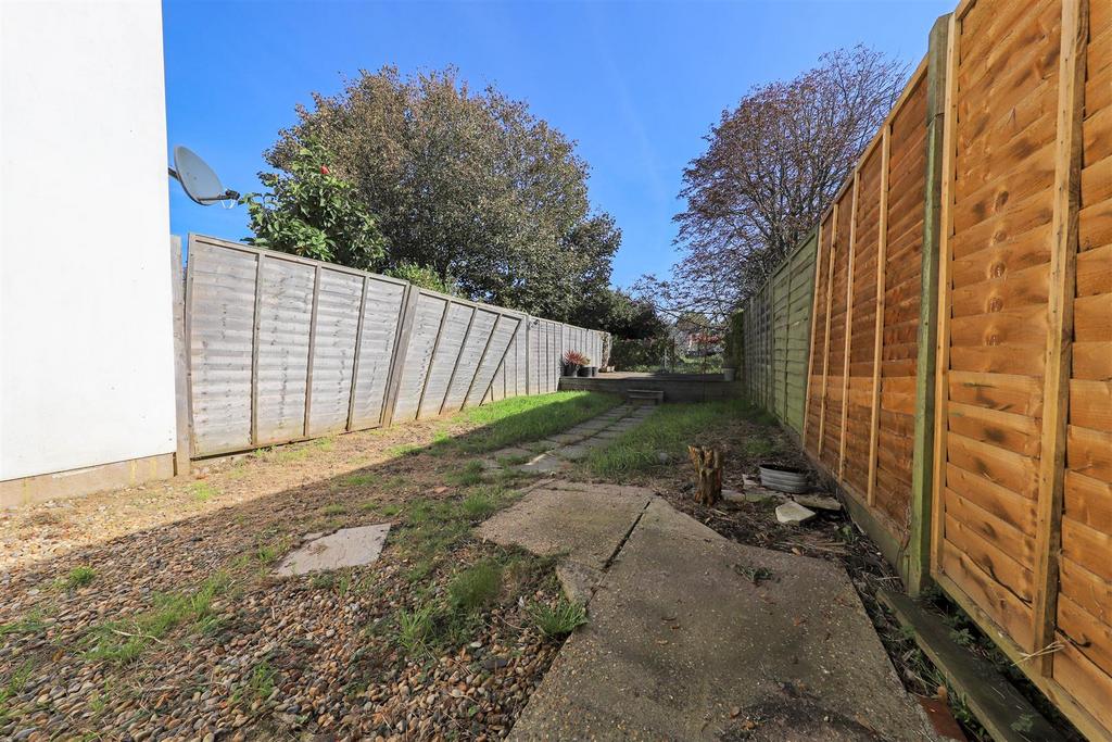Nicholas james underdown road, garde.jpg