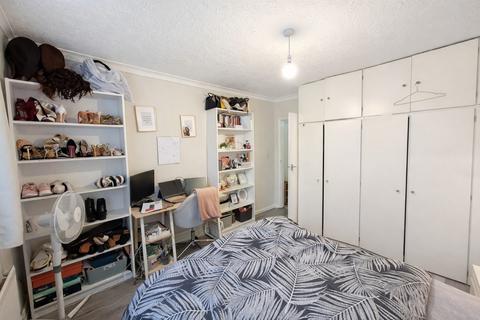 2 bedroom apartment to rent, Maybank Road, London, E18