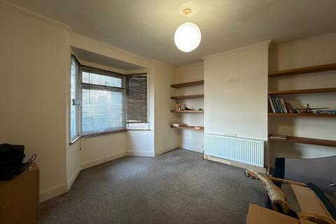 2 bedroom flat for sale, Flat 13 Cedar Court, Upper Park Road, New Southgate, London, N11 1RU