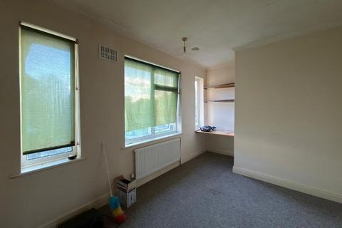 2 bedroom flat for sale, Flat 13 Cedar Court, Upper Park Road, New Southgate, London, N11 1RU