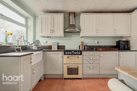 4 bedroom semi-detached house for sale, The Street, Norwich