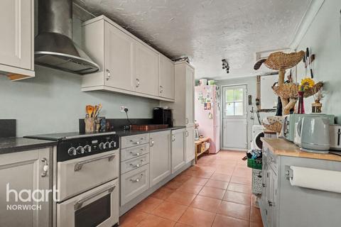4 bedroom semi-detached house for sale, The Street, Norwich