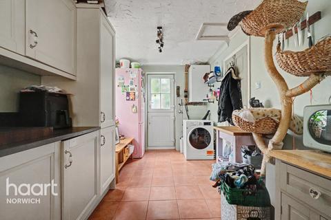 4 bedroom semi-detached house for sale, The Street, Norwich