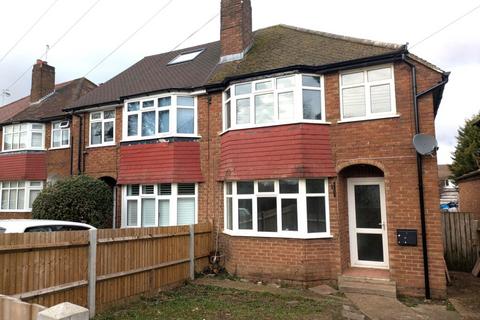 3 bedroom semi-detached house to rent, Brambletye Park Road, Earlswood