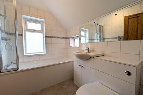 3 bedroom semi-detached house to rent, Brambletye Park Road, Earlswood